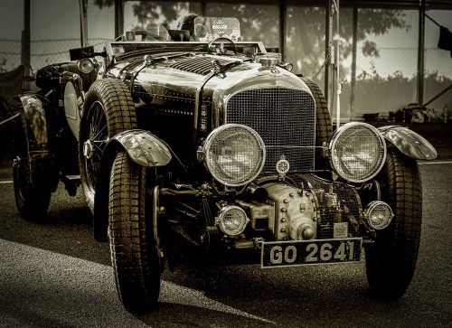 Sylvie-Lanoe-padock-le-mans-classic-2022